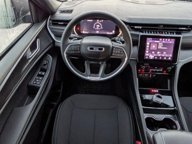 2025 Jeep Grand Cherokee Laredo 4x4