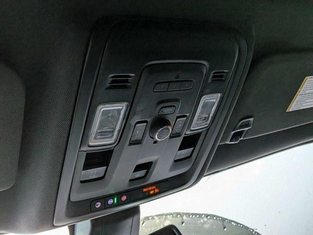 2022 Chevrolet Suburban 4WD RST