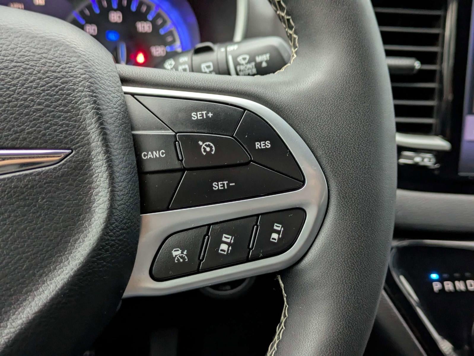 2025 Chrysler Pacifica Select FWD