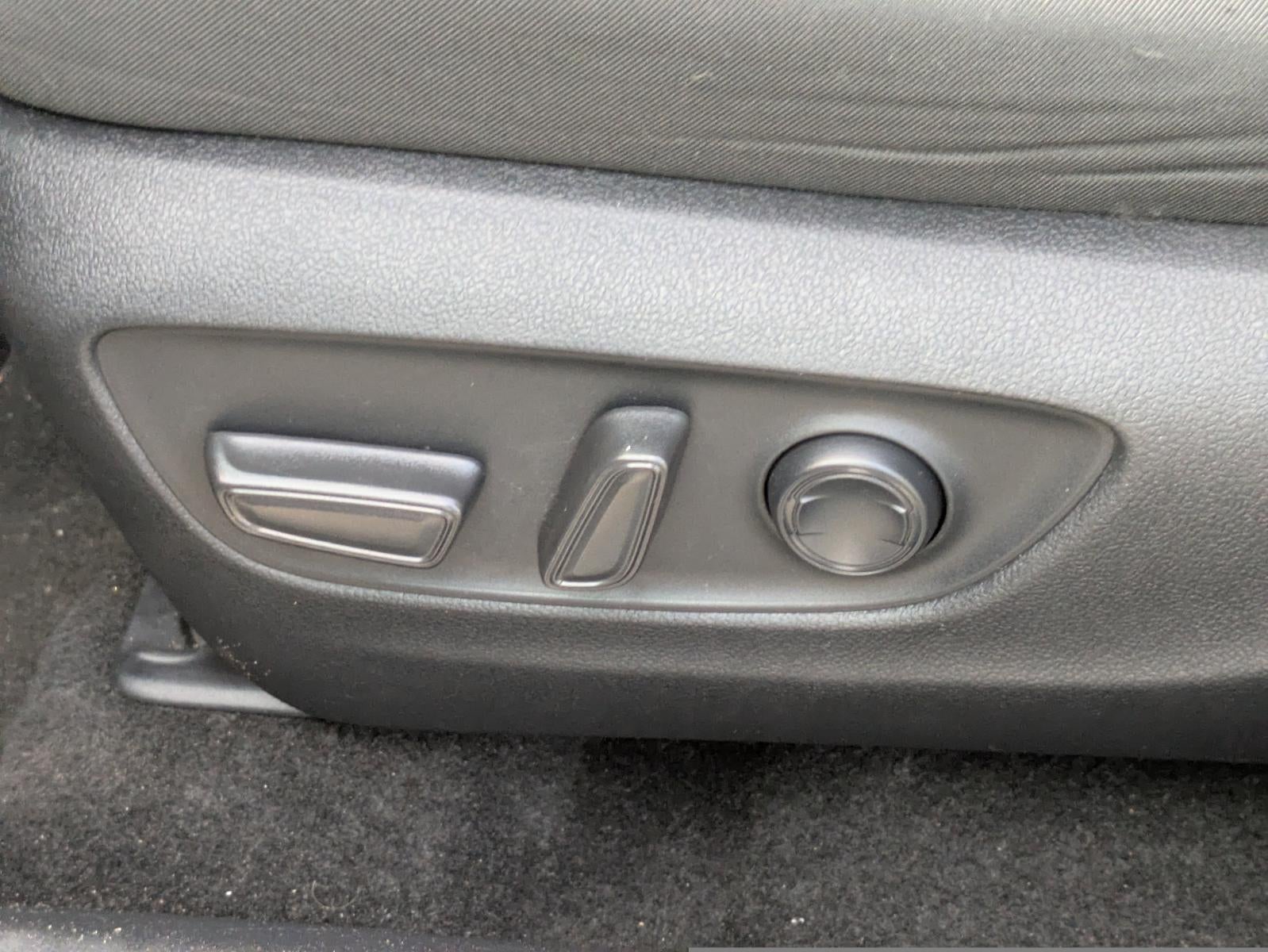 2023 Toyota RAV4 XLE FWD (GS)