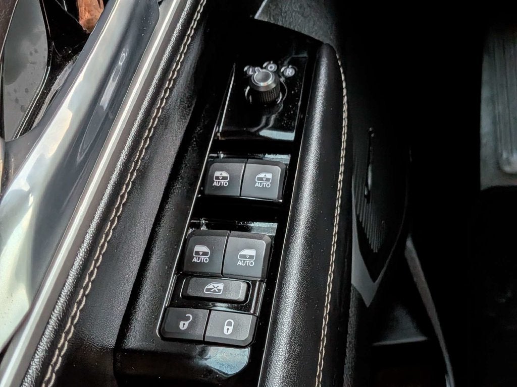 2023 Jeep Wagoneer Base
