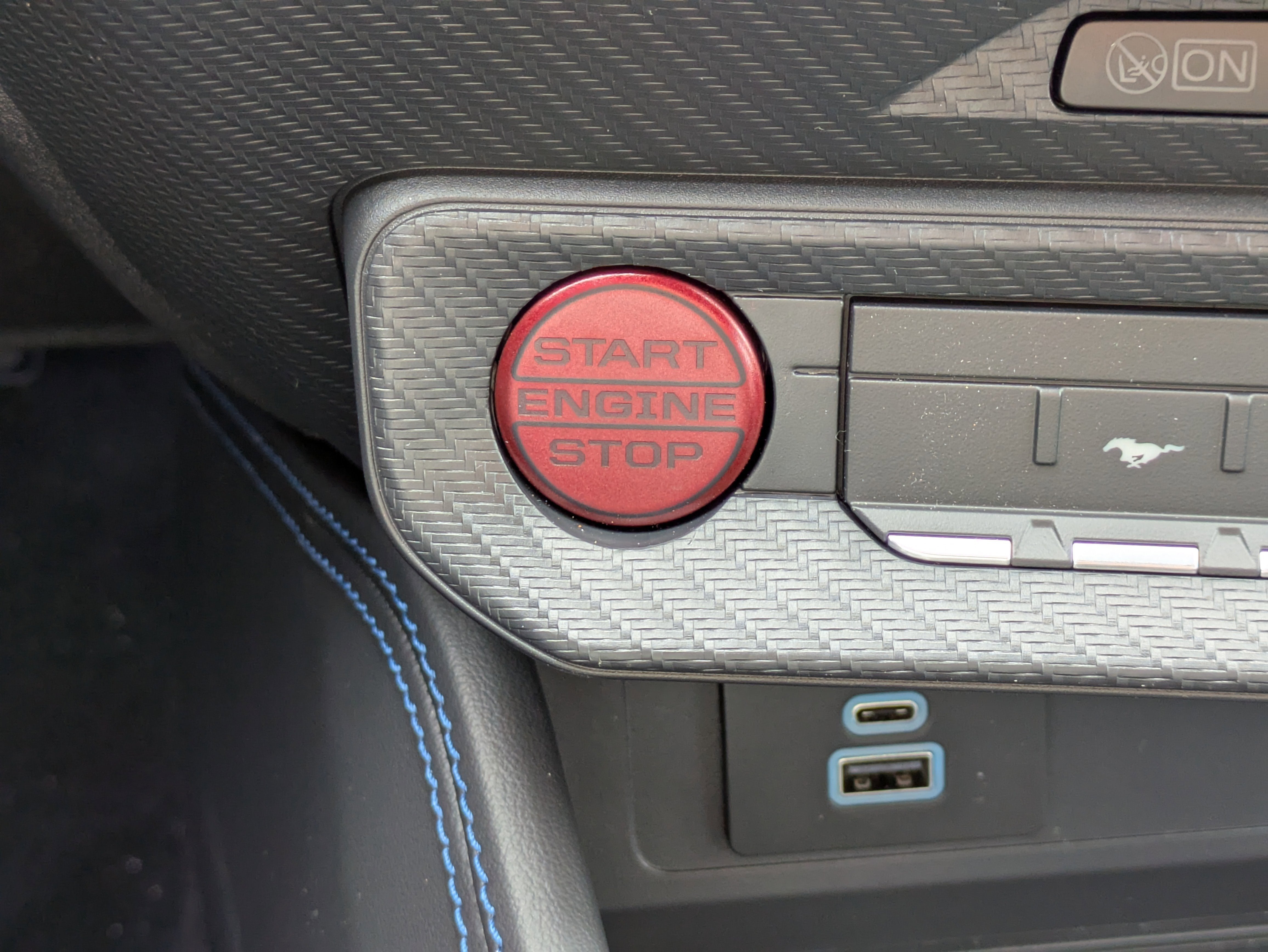 2025 Ford Mustang Dark Horse