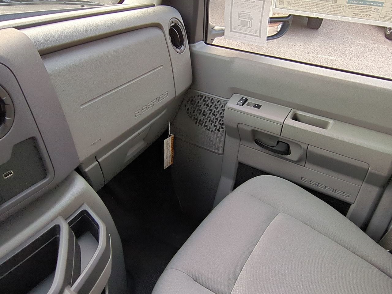 2025 Ford E-Series Cutaway E-350 SRW